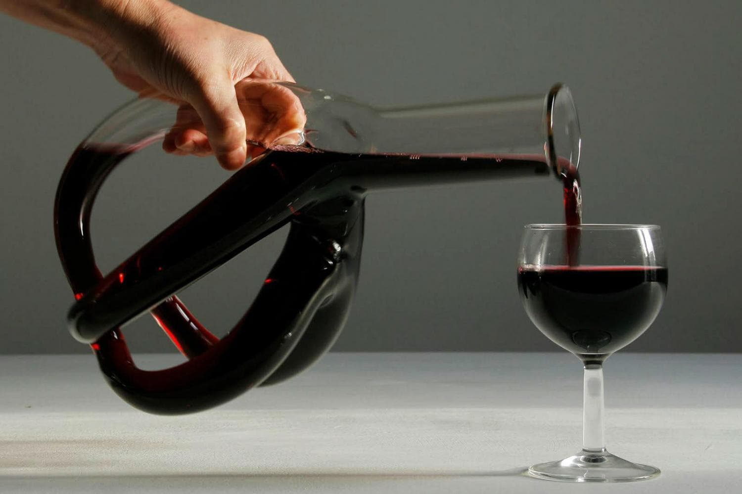 Необычный бокал с вином